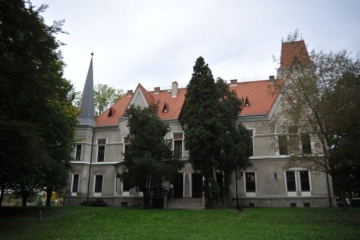 Podkarpackie Centrum Edukacji Nauczycieli w Rzeszowie Oddział w Tarnobrzegu Hotel „Dworek pod lipami”
