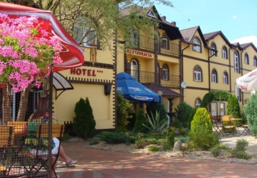 hotel *** - Hotel „Eljan”