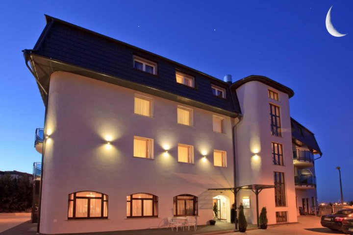 Amber Hotel