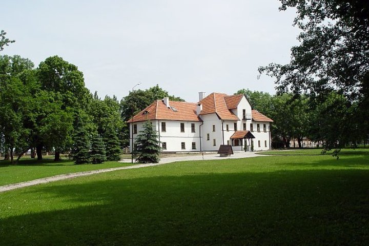 Dwór Komorowo