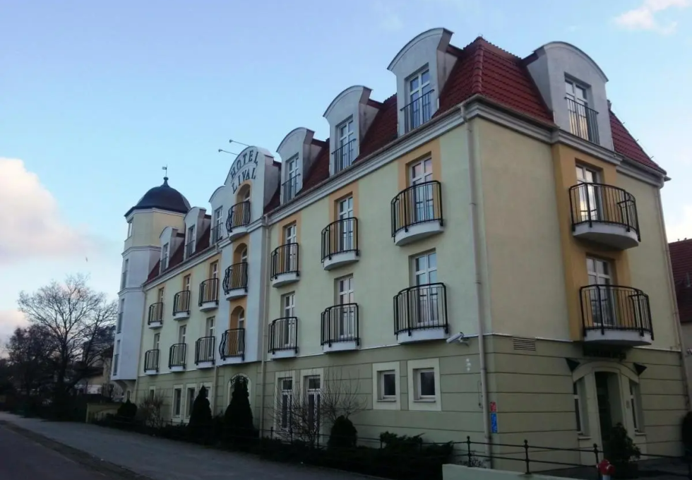 hotel *** - Hotel Lival***