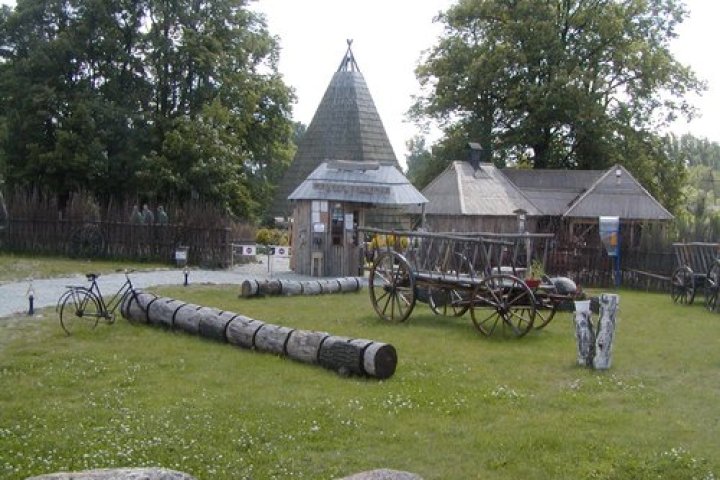 Wigwamy pod księżycem