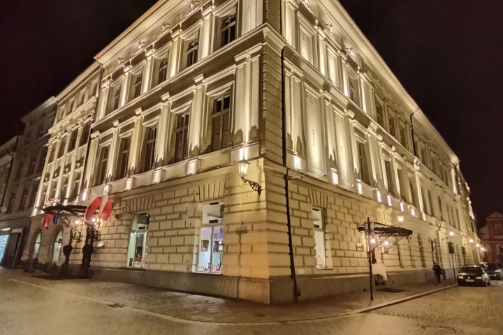 GRAND HOTEL