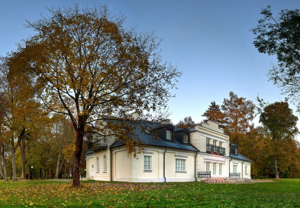 pałac - Zespół Dworsko - Pałacowy w Roskoszy
