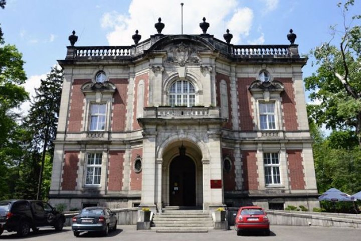 Pałac Kawalera ***