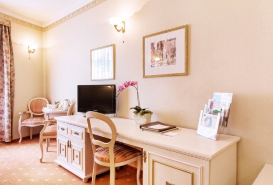 hotel **** - Hotel Amadeus - Pokoje - zdjęcie 4