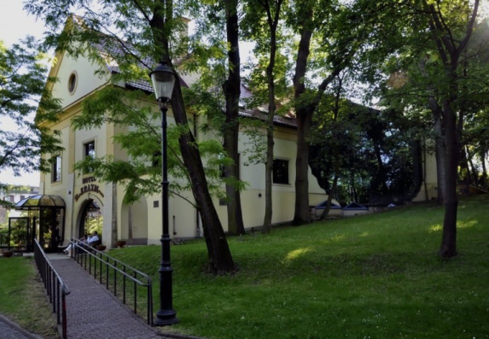 hotel *** - Hotel DOM ERAZMA przy pałacu Villa Decius