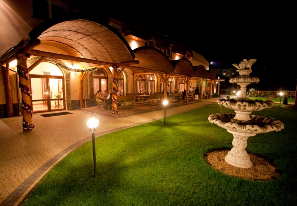 hotel - Złote Arkady - Kompleks Hotelowo-restauracyjny
