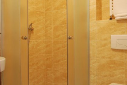 hotel *** - P.U.H. Trzy Światy - zdjęcie 1