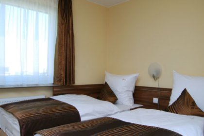 hotel *** - P.U.H. Trzy Światy - zdjęcie 5