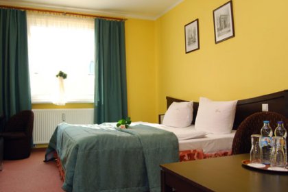hotel *** - P.U.H. Trzy Światy - zdjęcie 3