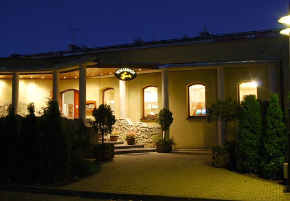 hotel *** - P.U.H. Trzy Światy