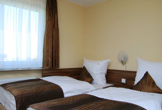 hotel *** - P.U.H. Trzy Światy - Pokoje - zdjęcie 2
