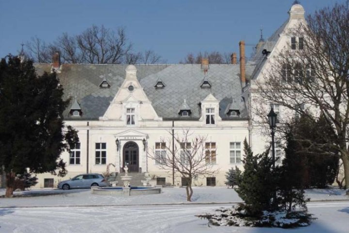 Park Hotel CLARA - Pałac Ojerzyce