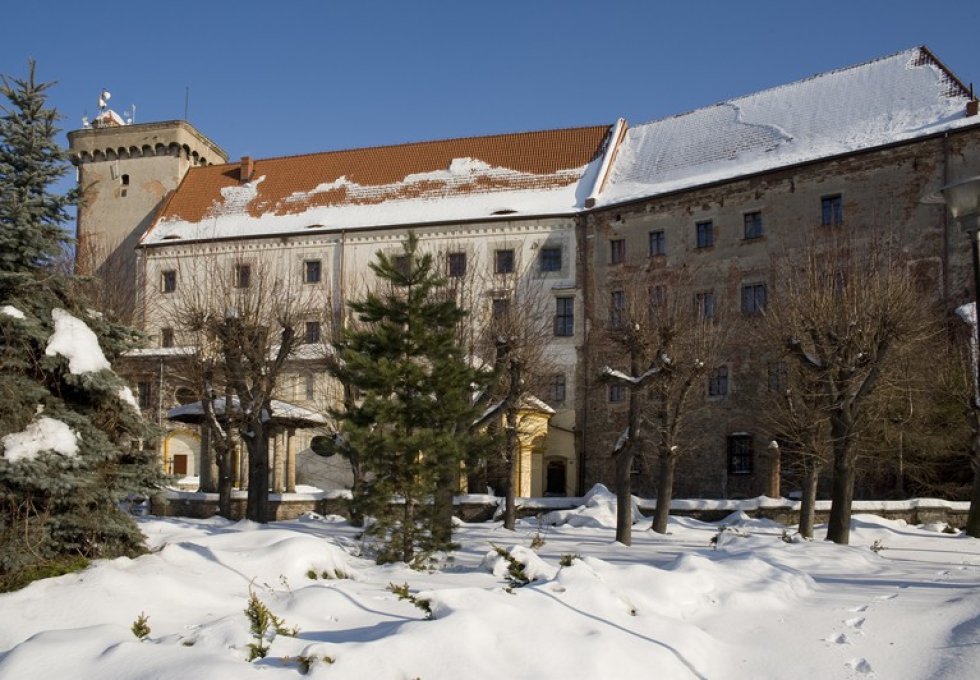 hotel **** - Centrum Usług Hotelowo-Turystycznych ZAMEK Otmuchów