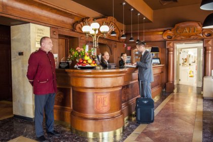 Hotel Europejski - całodobowa recepcja - SaleBiznesowe