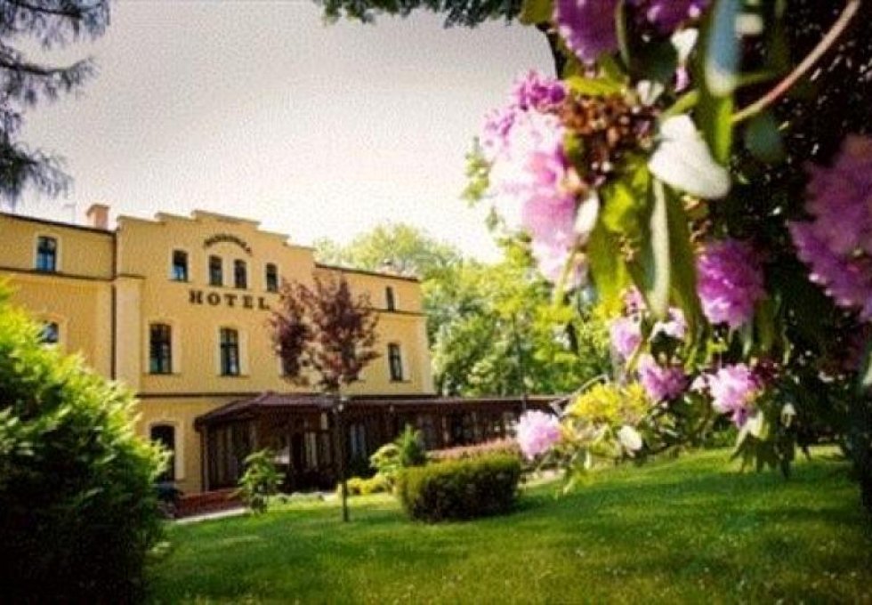 hotel *** - Hotel restauracja Dąbrówka