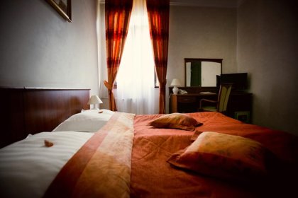 hotel *** - Hotel restauracja Dąbrówka - zdjęcie 7