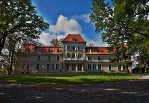 Dwór Sieraków