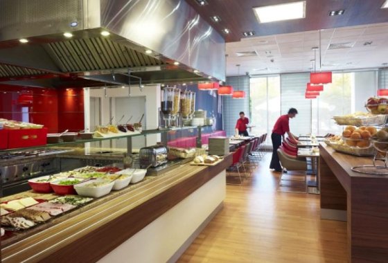 hotel - Hotel Ibis Warszawa Reduta - Usługi - zdjęcie 2