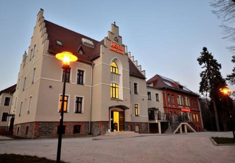 hotel *** - Hotel Niemcza SPA