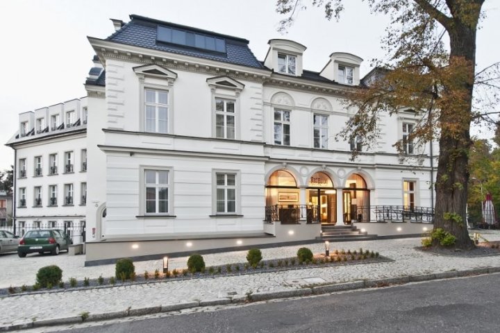 Red Baron Hotel