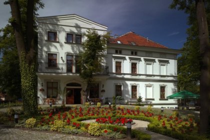 hotel *** - Hotel Bugatti - zdjęcie 1