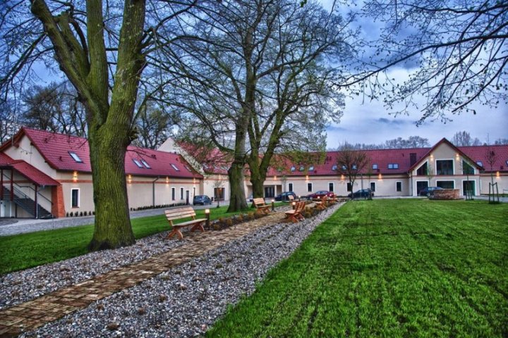 Dwór Kolesin - centrum konferencyjno rekreacyjne