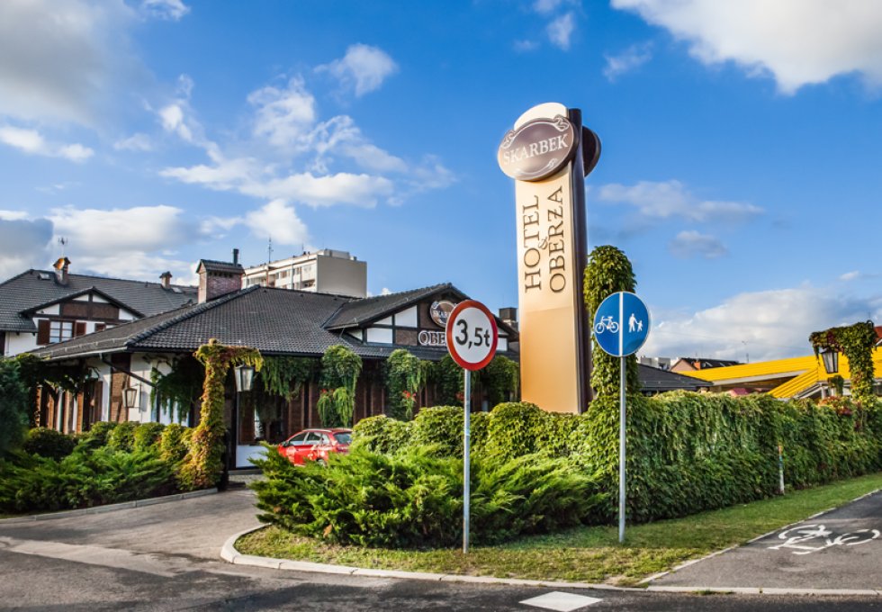 hotel *** - Oberża i Hotel Skarbek