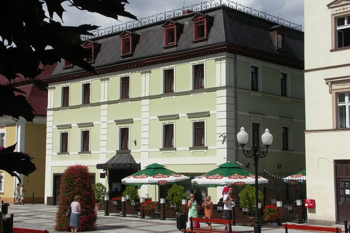 Hotel Pod Różami
