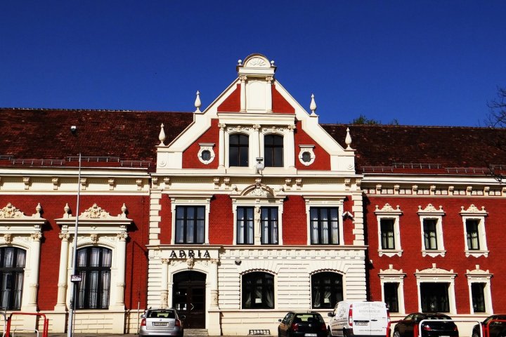 Hotel & Centrum Biznesowe & Restauracja Adria