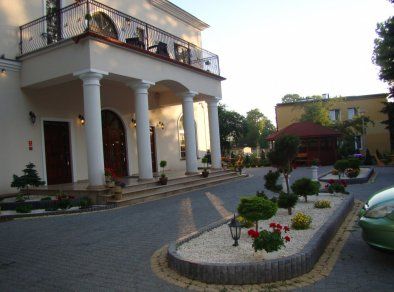 Vesaria Hotel + Restauracja