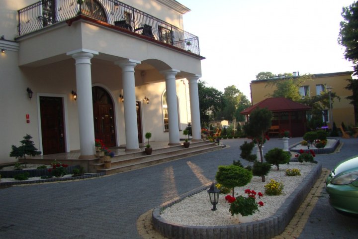 Vesaria Hotel + Restauracja
