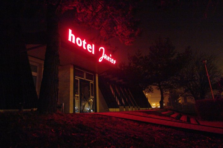 Hotel Junior * * 