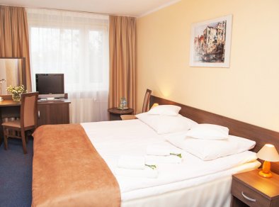 Hotel Ikar - łóżko małżeńskie - SaleBiznesowe