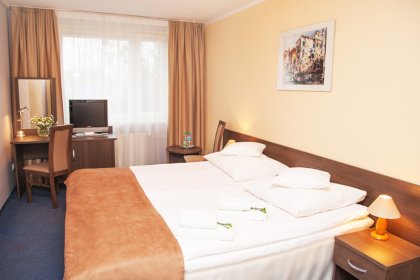 Hotel Ikar - łóżko małżeńskie - SaleBiznesowe