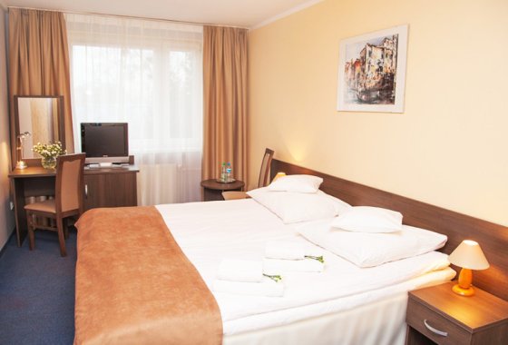 Hotel Ikar - łóżko małżeńskie - SaleBiznesowe