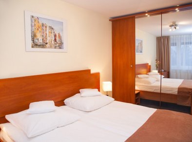 Hotel Ikar - duże łożko - SaleBiznesowe