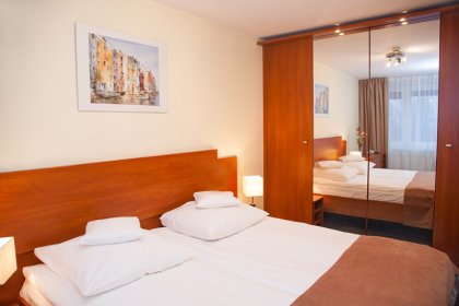 Hotel Ikar - duże łożko - SaleBiznesowe