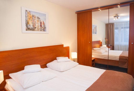 Hotel Ikar - duże łożko - SaleBiznesowe