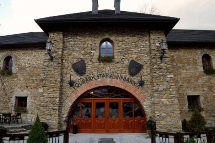 hotel *** - Hotel Folwark Stara Winiarnia - zdjęcie 1