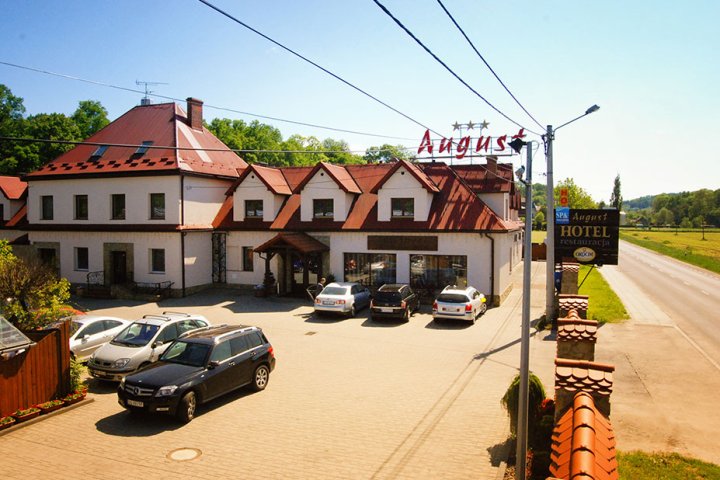 Hotel August***