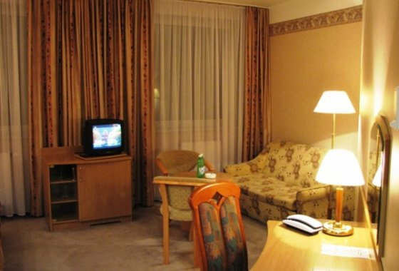 hotel *** - Hotel Krosno-Nafta - Pokoje - zdjęcie 5