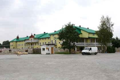 hotel - Zajazd Pod Dębem - zdjęcie 1