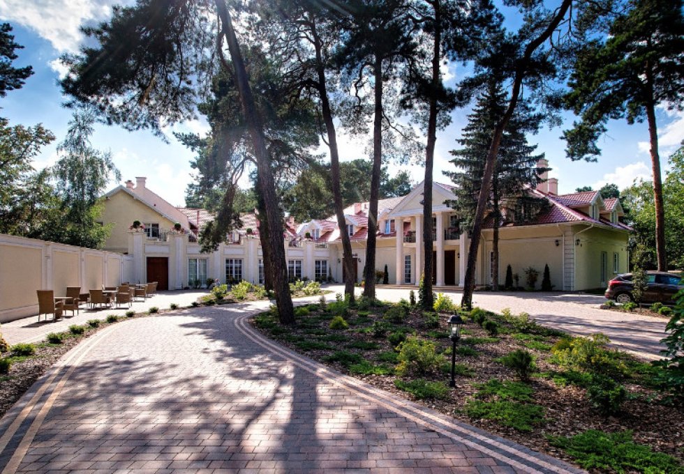 hotel *** - Hotel i Restauracja Baśniowa