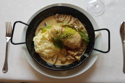 Hotel Restauracja Baśniowa-efektowne podanie-SaleBiznesowe