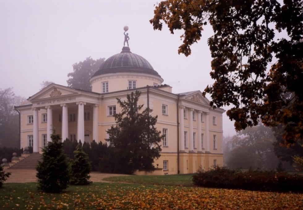 pałac - Pałac Lubostroń