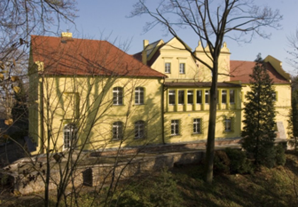 zamek - Zespół Zamkowo-Parkowy w Rogowie Opolskim