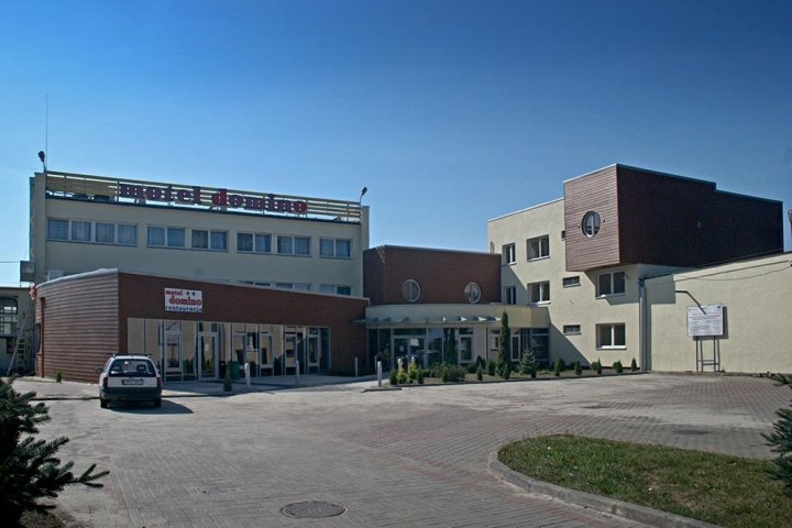 Hotel*** Motel** Domino