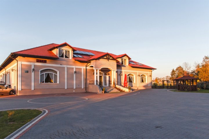 Dworek Różany Hotel & Restaurant